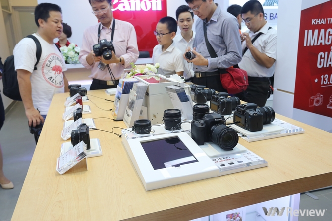 Canon cam kết đưa mức giá niêm yết hợp lí nhất cho thị trường Việt Nam sau khi thay đổi nhà phân phối máy ảnh Canon cam kết đưa mức giá niêm yết hợp lí nhất cho thị trường Việt Nam sau khi thay đổi nhà phân phối máy ảnh