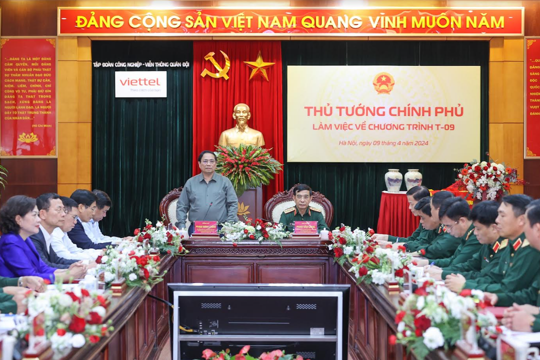 Thủ tướng rất quan tâm Chương trình T-09 của Viettel khi thăm Tập đoàn sáng 9/4 Thủ tướng rất quan tâm Chương trình T-09 của Viettel khi thăm Tập đoàn sáng 9/4