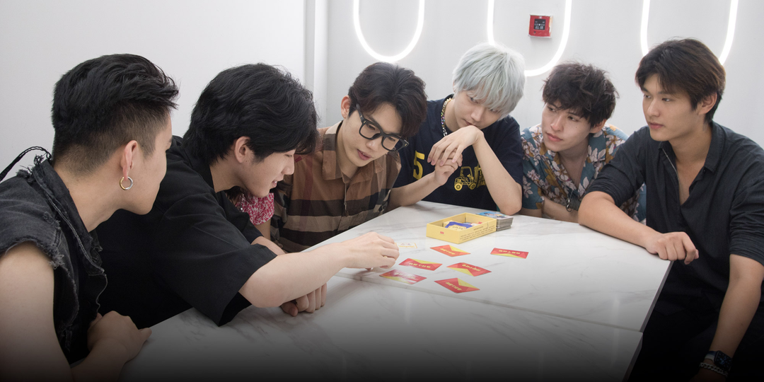 Cafe quản gia ở Trung Quốc: phụ nữ trả tiền để được trai đẹp lắng nghe, chia sẻ  Cafe quản gia ở Trung Quốc: phụ nữ trả tiền để được trai đẹp lắng nghe, chia sẻ