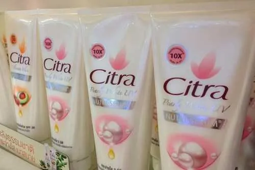 Trước khi dính “phốt” về dầu gội khô, Unilever từng đi chê dầu gội của Việt Nam, có loạt phốt còn “chấn động” hơn Trước khi dính “phốt” về dầu gội khô, Unilever từng đi chê dầu gội của Việt Nam, có loạt phốt còn “chấn động” hơn