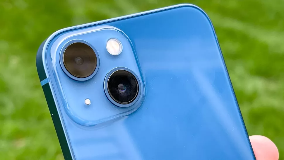 Đánh giá iPhone 13 và iPhone 13 mini từ các trang công nghệ quốc tế Đánh giá iPhone 13 và iPhone 13 mini từ các trang công nghệ quốc tế