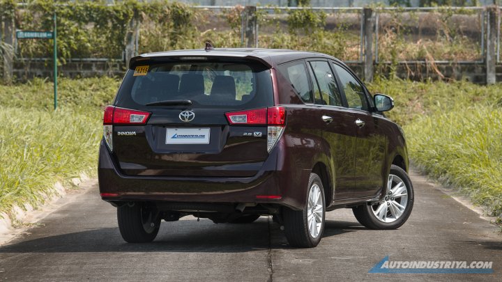 Trải nghiệm Toyota Innova 2.8 V 6AT (2021): Ít thay đổi, thiết kế bảo thủ Trải nghiệm Toyota Innova 2.8 V 6AT (2021): Ít thay đổi, thiết kế bảo thủ