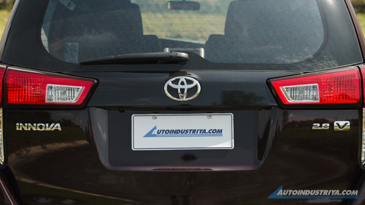 Trải nghiệm Toyota Innova 2.8 V 6AT (2021): Ít thay đổi, thiết kế bảo thủ Trải nghiệm Toyota Innova 2.8 V 6AT (2021): Ít thay đổi, thiết kế bảo thủ