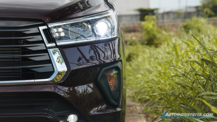 Trải nghiệm Toyota Innova 2.8 V 6AT (2021): Ít thay đổi, thiết kế bảo thủ Trải nghiệm Toyota Innova 2.8 V 6AT (2021): Ít thay đổi, thiết kế bảo thủ