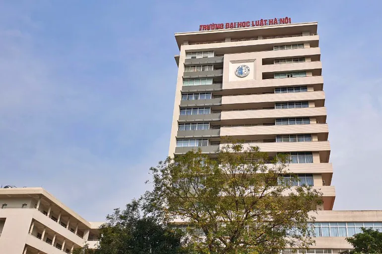 Trưởng khoa Đại học Luật Hà Nội bị tố cưỡng bức cô gái đã xin nghỉ việc Trưởng khoa Đại học Luật Hà Nội bị tố cưỡng bức cô gái đã xin nghỉ việc