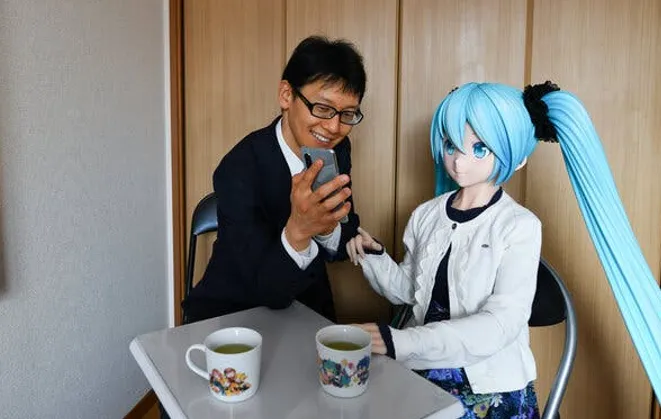 Chọn cưới waifu Hatsune Miku, thanh niên Nhật Bản này có hạnh phúc? Chọn cưới waifu Hatsune Miku, thanh niên Nhật Bản này có hạnh phúc?
