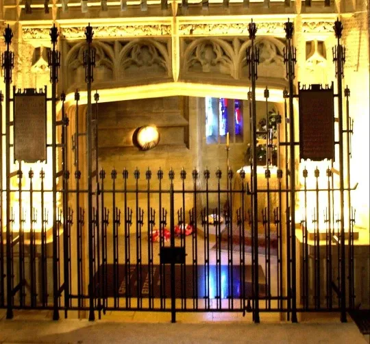 Hầm mộ Hoàng gia (the Royal Vault), tất cả những điều bạn muốn biết: Những ai chôn ở đó, hầm mộ có mùi không? tại sao không có Công nương Diana trong số này? Hầm mộ Hoàng gia (the Royal Vault), tất cả những điều bạn muốn biết: Những ai chôn ở đó, hầm mộ có mùi không? tại sao không có Công nương Diana trong số này?