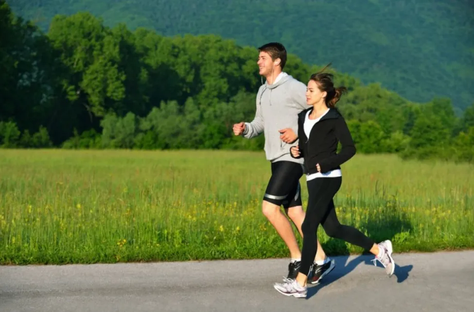 Chạy ngoài trời và chạy máy chạy bộ: cái nào tốt hơn? Chạy ngoài trời và chạy máy chạy bộ: cái nào tốt hơn?