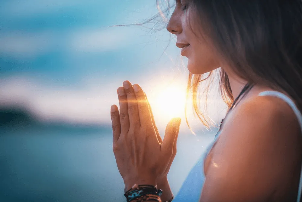 Hai mặt của niềm tin tâm linh: tin vào Thượng Đế có thể xoa dịu tâm hồn, nhưng cũng có thể đè nặng tâm trí bạn Hai mặt của niềm tin tâm linh: tin vào Thượng Đế có thể xoa dịu tâm hồn, nhưng cũng có thể đè nặng tâm trí bạn