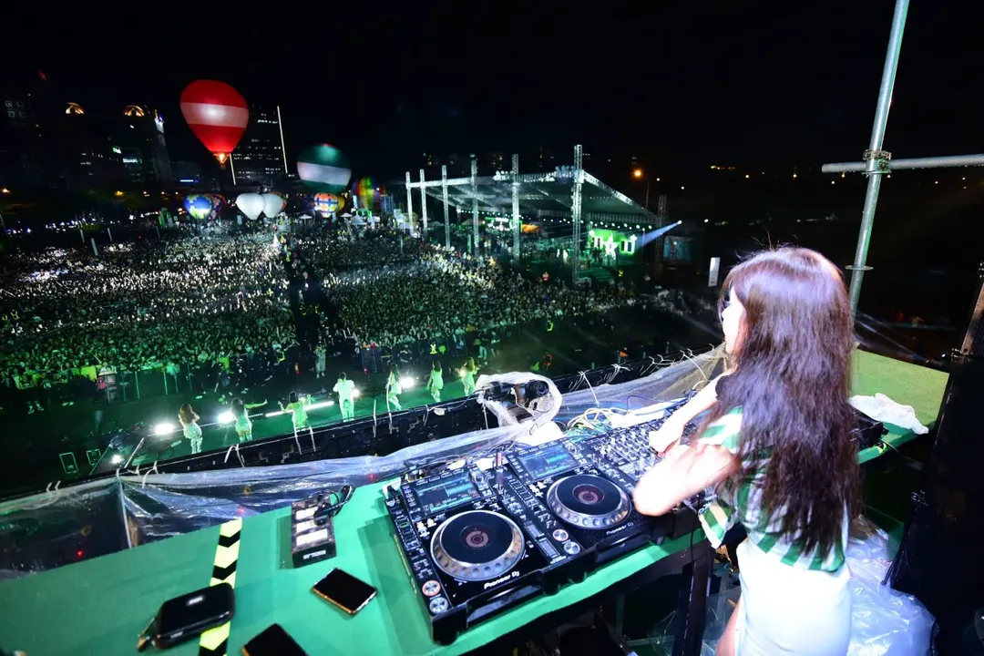 Bùng nổ Heineken Refresh Your Music – đại nhạc hội EDM và khinh khí cầu tại Việt Nam với tầm cỡ quốc tế Bùng nổ Heineken Refresh Your Music – đại nhạc hội EDM và khinh khí cầu tại Việt Nam với tầm cỡ quốc tế