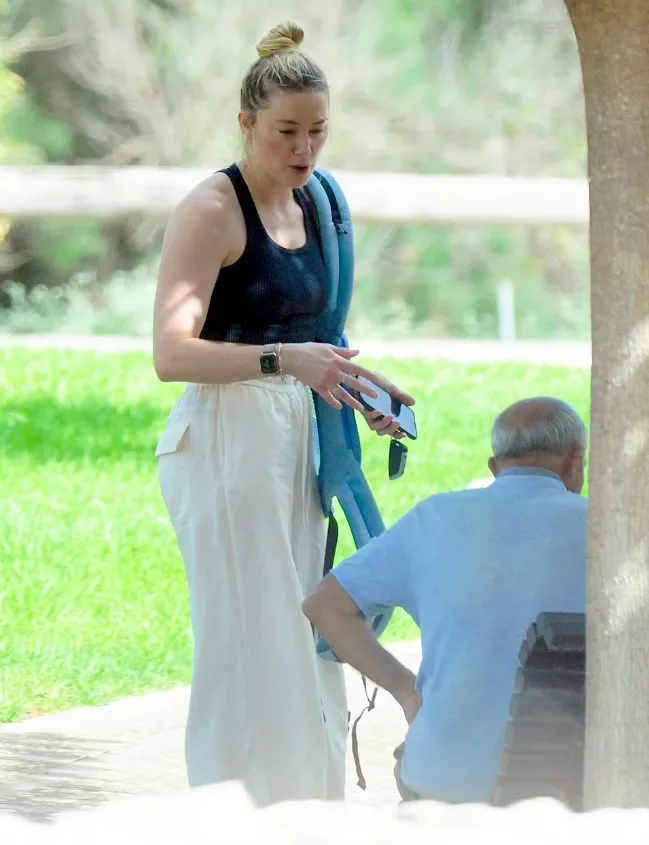 Hậu kiện cáo với Jonny Depp, Amber Heard diện bikini làm lộ thân hình sa sút đến khó tin Hậu kiện cáo với Jonny Depp, Amber Heard diện bikini làm lộ thân hình sa sút đến khó tin
