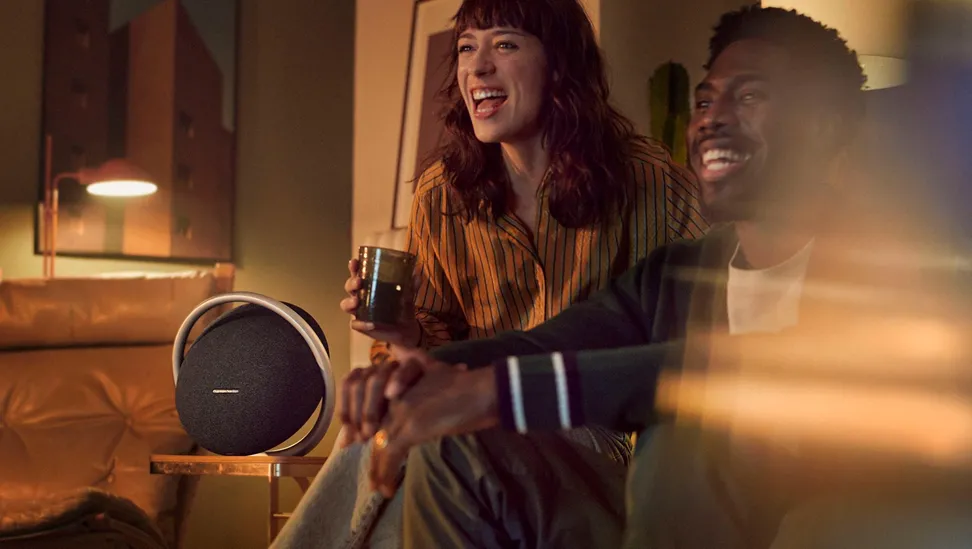 Harman Kardon ra mắt loa Onyx Studio 8 tại Việt Nam: loa Bluetooth di động cao cấp kiểu dáng “đặc dị”, giá gần 7 triệu đồng Harman Kardon ra mắt loa Onyx Studio 8 tại Việt Nam: loa Bluetooth di động cao cấp kiểu dáng “đặc dị”, giá gần 7 triệu đồng