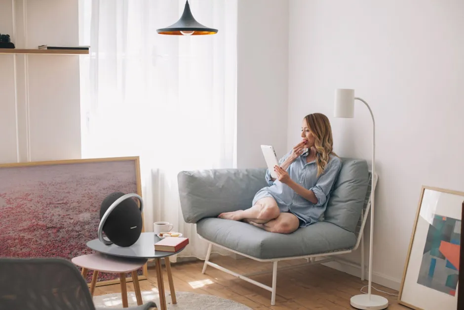 Harman Kardon ra mắt loa Onyx Studio 8 tại Việt Nam: loa Bluetooth di động cao cấp kiểu dáng “đặc dị”, giá gần 7 triệu đồng Harman Kardon ra mắt loa Onyx Studio 8 tại Việt Nam: loa Bluetooth di động cao cấp kiểu dáng “đặc dị”, giá gần 7 triệu đồng