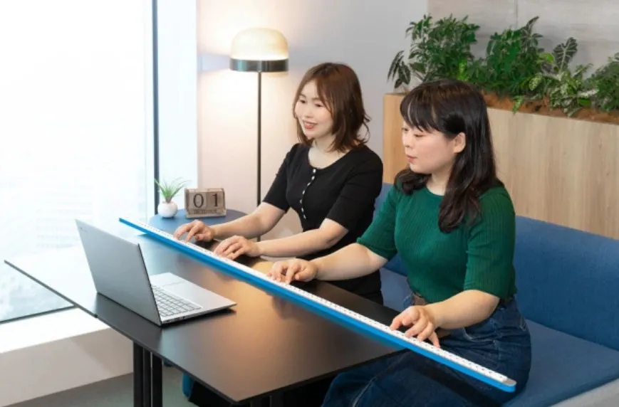 Kỹ sư Google Nhật chế tạo bàn phím dài như cây gậy nhưng vẫn đầy đủ phím Kỹ sư Google Nhật chế tạo bàn phím dài như cây gậy nhưng vẫn đầy đủ phím