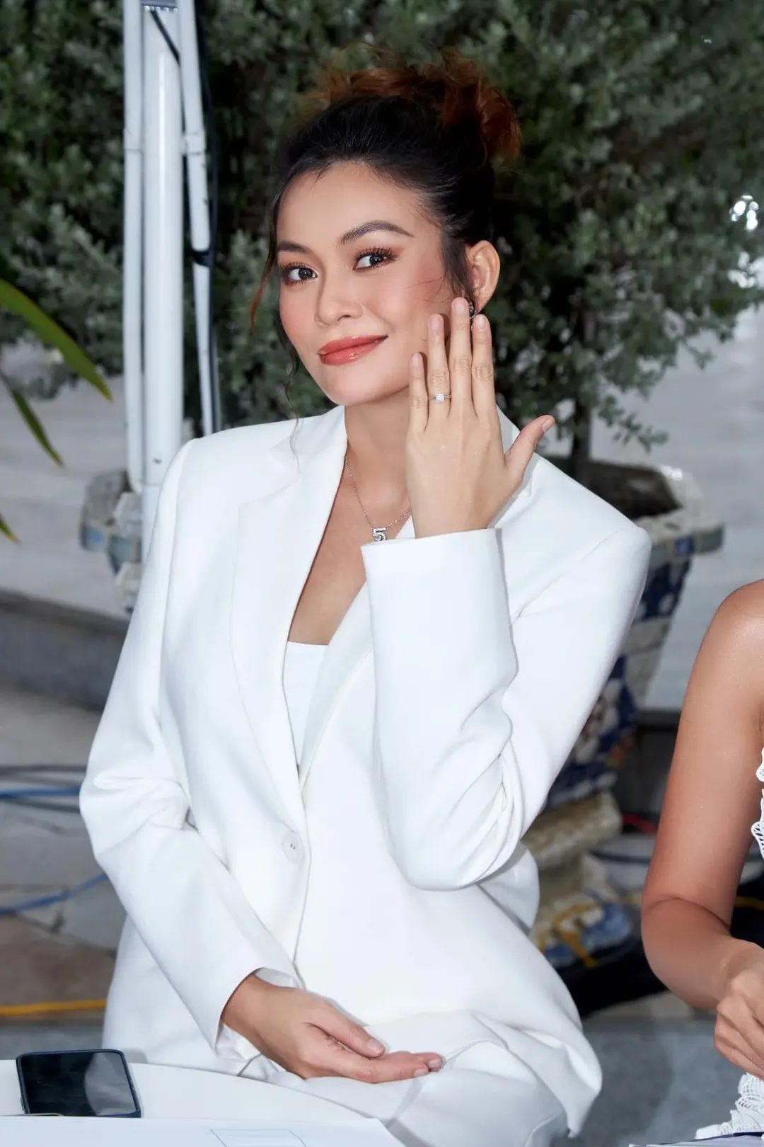Á hậu Mâu Thủy bất ngờ công khai ảnh mang bầu 6 tháng, cha của đứa bé là ai?  Á hậu Mâu Thủy bất ngờ công khai ảnh mang bầu 6 tháng, cha của đứa bé là ai?