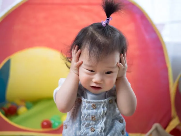 8 dấu hiệu cảnh báo bệnh viêm tai giữa ở trẻ em 8 dấu hiệu cảnh báo bệnh viêm tai giữa ở trẻ em