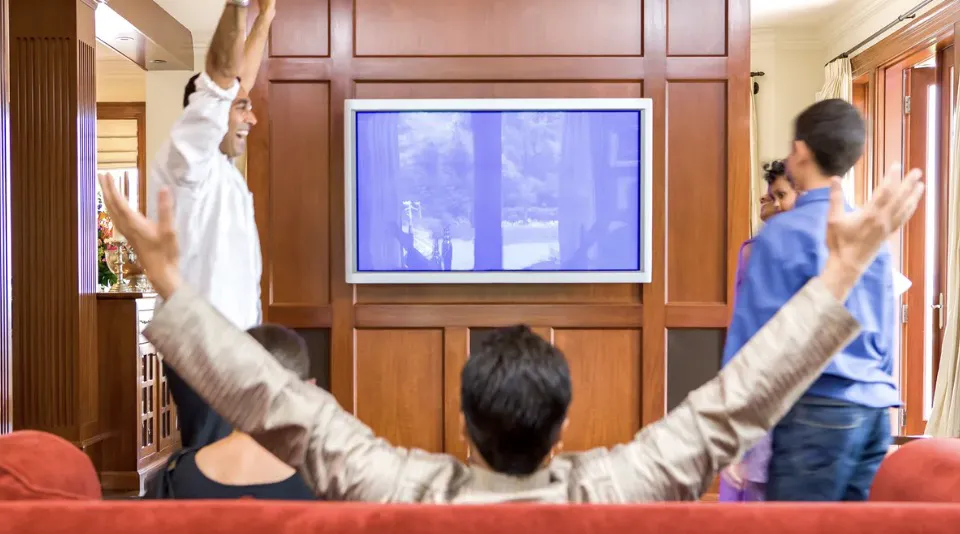 5 cách giảm loá và hiện tượng phản chiếu khó chịu trên tivi 5 cách giảm loá và hiện tượng phản chiếu khó chịu trên tivi