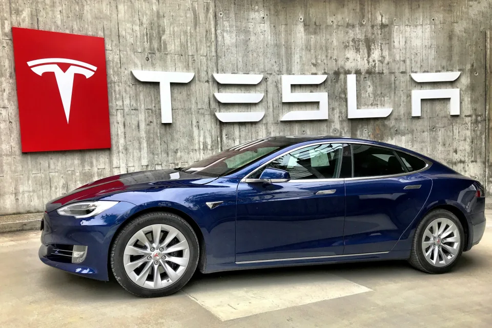 Tesla tiếp tục triệu hồi 200.000 xe Tesla tiếp tục triệu hồi 200.000 xe