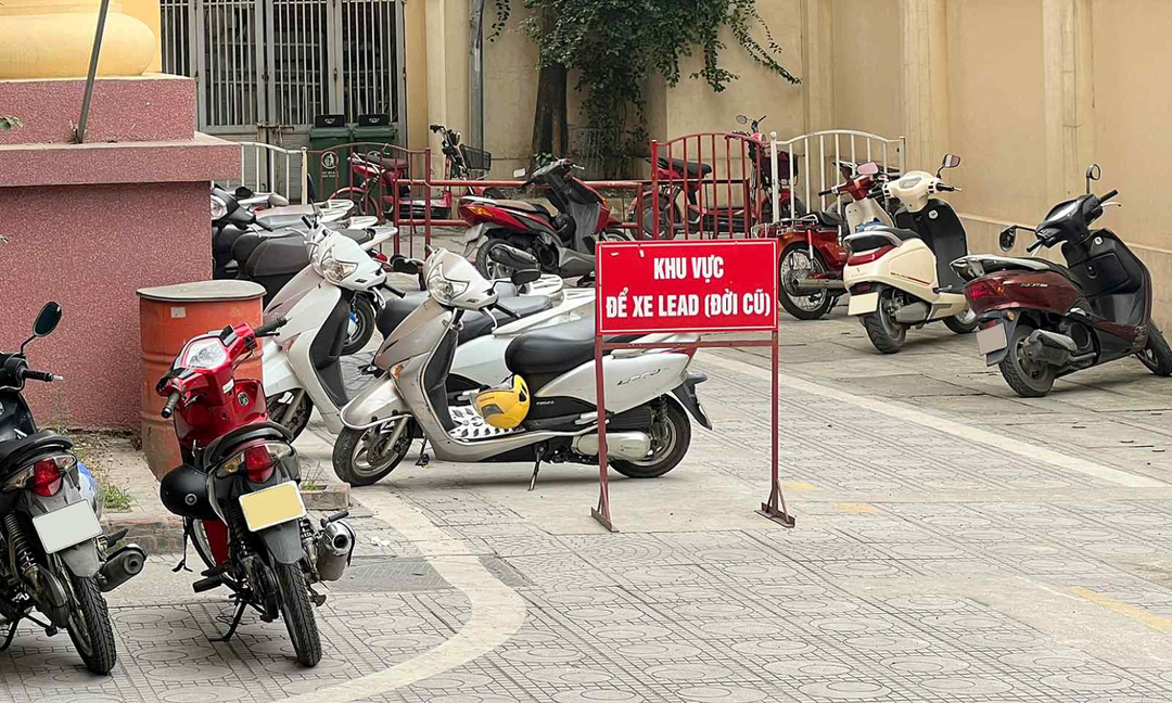 Tại sao Honda Lead đời cũ bị yêu cầu để riêng một góc trong bãi đỗ xe? Tại sao Honda Lead đời cũ bị yêu cầu để riêng một góc trong bãi đỗ xe?