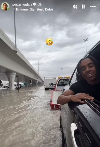 Dubai gặp trận mưa lớn kỷ lục, ngập lụt chưa từng có, máy bay lướt trên nước, siêu xe trôi nổi khắp phố Dubai gặp trận mưa lớn kỷ lục, ngập lụt chưa từng có, máy bay lướt trên nước, siêu xe trôi nổi khắp phố