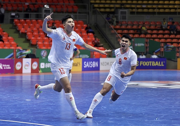 Tuyển futsal Việt Nam thắng tuyển Trung Quốc, sẵn sàng vào tứ kết giải futsal châu Á 2024 Tuyển futsal Việt Nam thắng tuyển Trung Quốc, sẵn sàng vào tứ kết giải futsal châu Á 2024