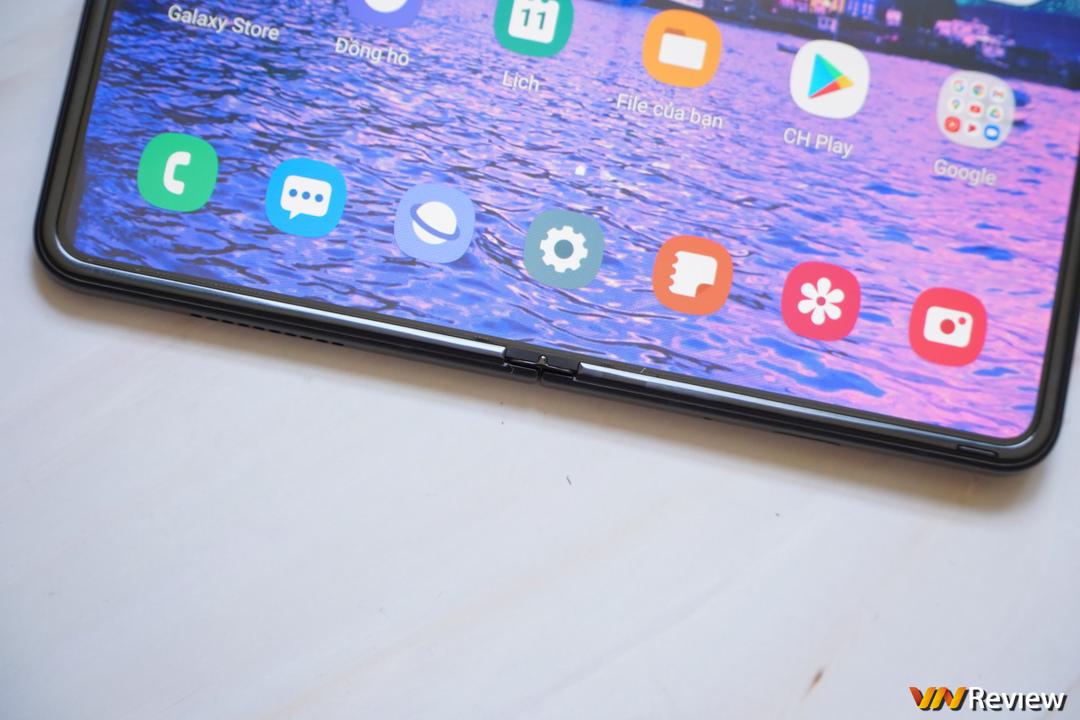 Trên tay Galaxy Z Fold 3 tại Việt Nam: camera ẩn dưới màn hình, chống nước IPX8, hỗ trợ S Pen Trên tay Galaxy Z Fold 3 tại Việt Nam: camera ẩn dưới màn hình, chống nước IPX8, hỗ trợ S Pen