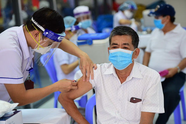 Nguy cơ tử vong do COVID-19 cao gấp 11 lần ở người chưa tiêm vaccine Nguy cơ tử vong do COVID-19 cao gấp 11 lần ở người chưa tiêm vaccine
