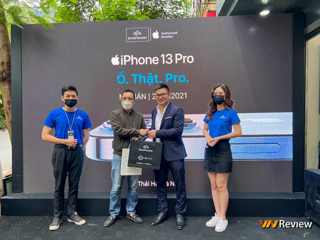 ShopDunk khai trương đồng loạt 5 cửa hàng Apple Mono Store và mở bán iPhone 13 chính hãng tại Việt Nam ShopDunk khai trương đồng loạt 5 cửa hàng Apple Mono Store và mở bán iPhone 13 chính hãng tại Việt Nam