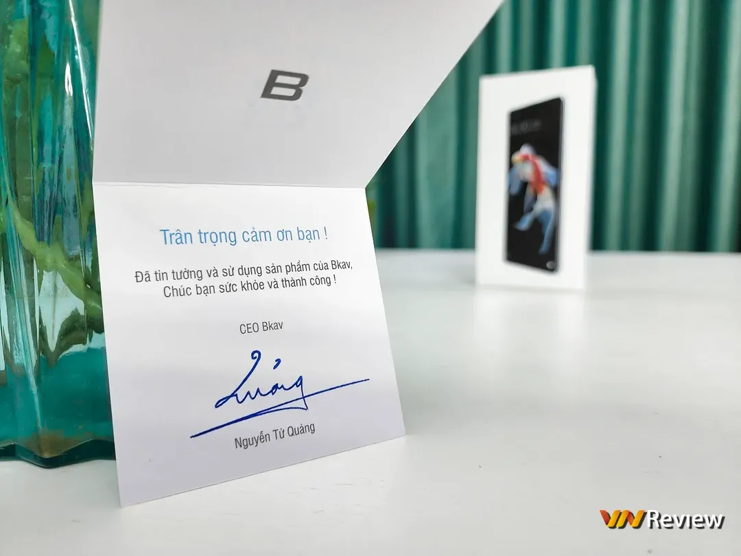 Mở hộp, trên tay nhanh Bphone A85 5G: Màn “lột xác” ngoạn mục về thiết kế Mở hộp, trên tay nhanh Bphone A85 5G: Màn “lột xác” ngoạn mục về thiết kế