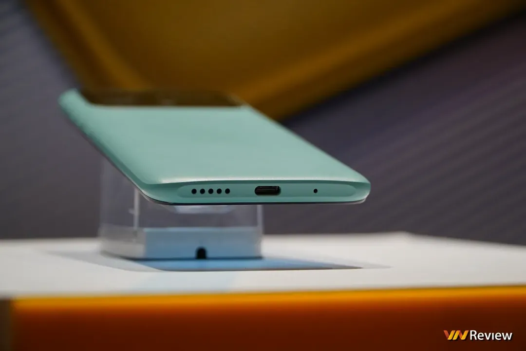 POCO C40 trình làng tại Việt Nam: lưng giả da, pin 6.000 mAh, chip lạ, giá 3,49 triệu đồng POCO C40 trình làng tại Việt Nam: lưng giả da, pin 6.000 mAh, chip lạ, giá 3,49 triệu đồng