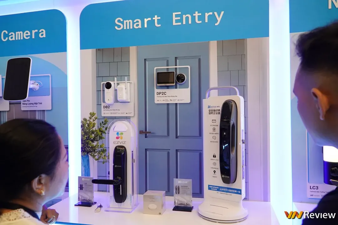 Ezviz ra mắt hệ sinh thái smarthome 2022 tại Việt Nam: có cả camera chạy pin đến khóa cửa thông minh Ezviz ra mắt hệ sinh thái smarthome 2022 tại Việt Nam: có cả camera chạy pin đến khóa cửa thông minh