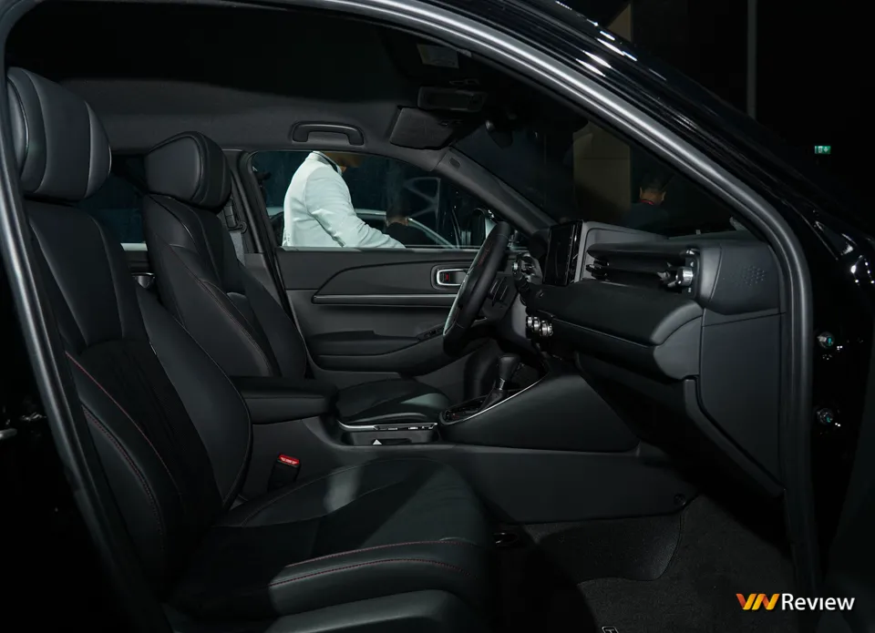Honda HR-V ra mắt: 2 phiên bản, giá từ 826 triệu đồng Honda HR-V ra mắt: 2 phiên bản, giá từ 826 triệu đồng