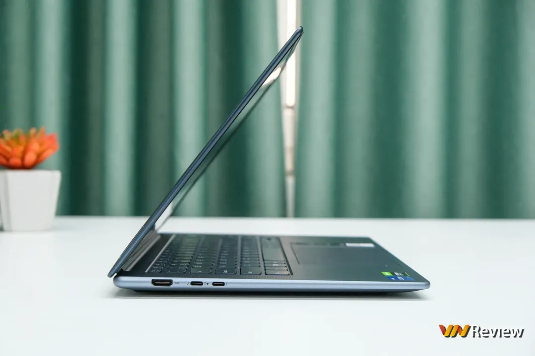 Đánh giá Lenovo Yoga Slim 7i Pro X: chiếc laptop “đa-zi-năng” đúng nghĩa đây rồi Đánh giá Lenovo Yoga Slim 7i Pro X: chiếc laptop “đa-zi-năng” đúng nghĩa đây rồi