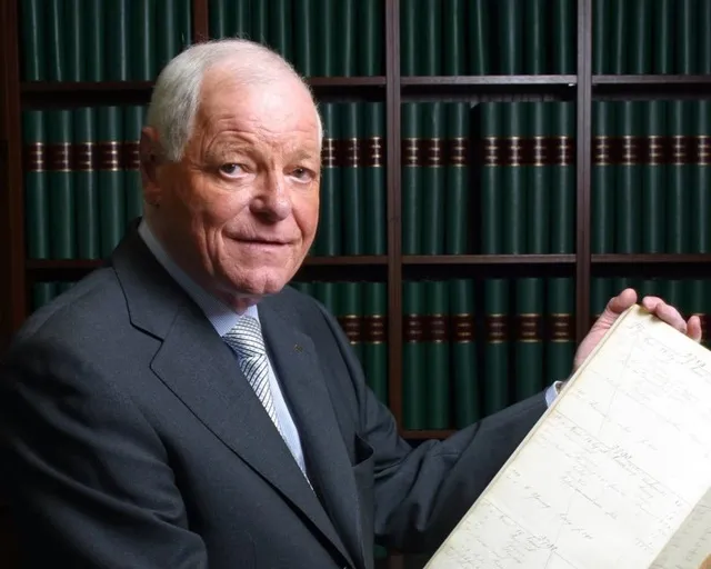 Bí mật nào ẩn chứa bên trong mà đồng hồ cửa sổ tàu biển Patek Philippe Nautilus luôn có giá cao đến phi lý? Bí mật nào ẩn chứa bên trong mà đồng hồ cửa sổ tàu biển Patek Philippe Nautilus luôn có giá cao đến phi lý?