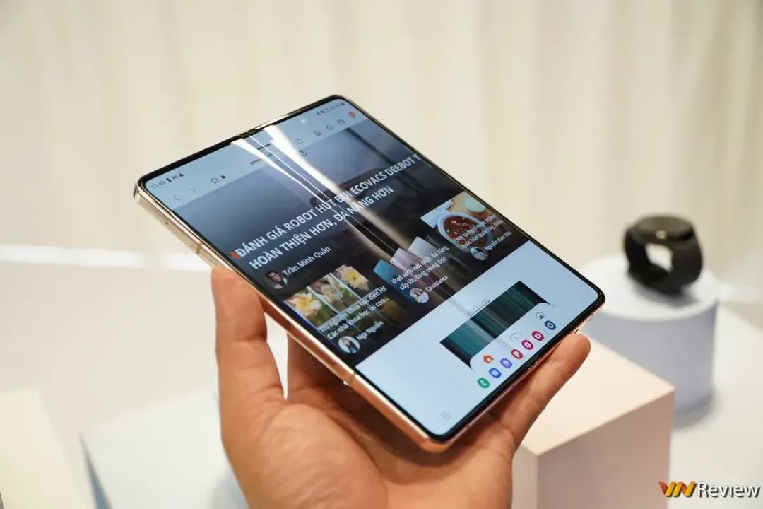Trên tay Galaxy Z Fold 4: Bình không đổi nhiều nhưng rượu đã thơm hơn Trên tay Galaxy Z Fold 4: Bình không đổi nhiều nhưng rượu đã thơm hơn