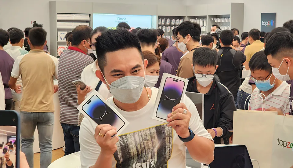 iPhone 14 Pro Max chính hãng bị bán kênh giá 4 triệu đồng iPhone 14 Pro Max chính hãng bị bán kênh giá 4 triệu đồng