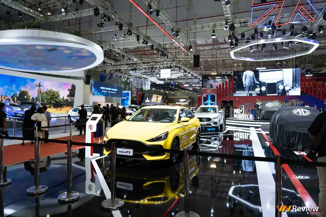 Triển lãm ô tô lớn nhất Việt Nam - Vietnam Motor Show 2022 chính thức khai mạc: hàng loạt xe điện trình làng Triển lãm ô tô lớn nhất Việt Nam - Vietnam Motor Show 2022 chính thức khai mạc: hàng loạt xe điện trình làng