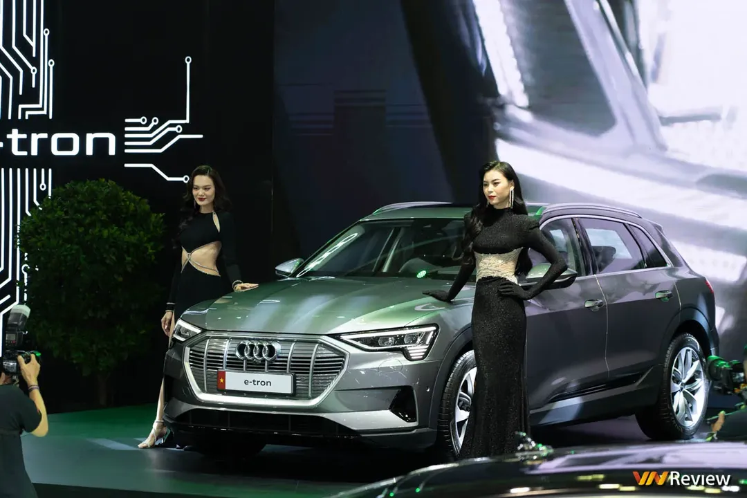 Triển lãm ô tô lớn nhất Việt Nam - Vietnam Motor Show 2022 chính thức khai mạc: hàng loạt xe điện trình làng Triển lãm ô tô lớn nhất Việt Nam - Vietnam Motor Show 2022 chính thức khai mạc: hàng loạt xe điện trình làng