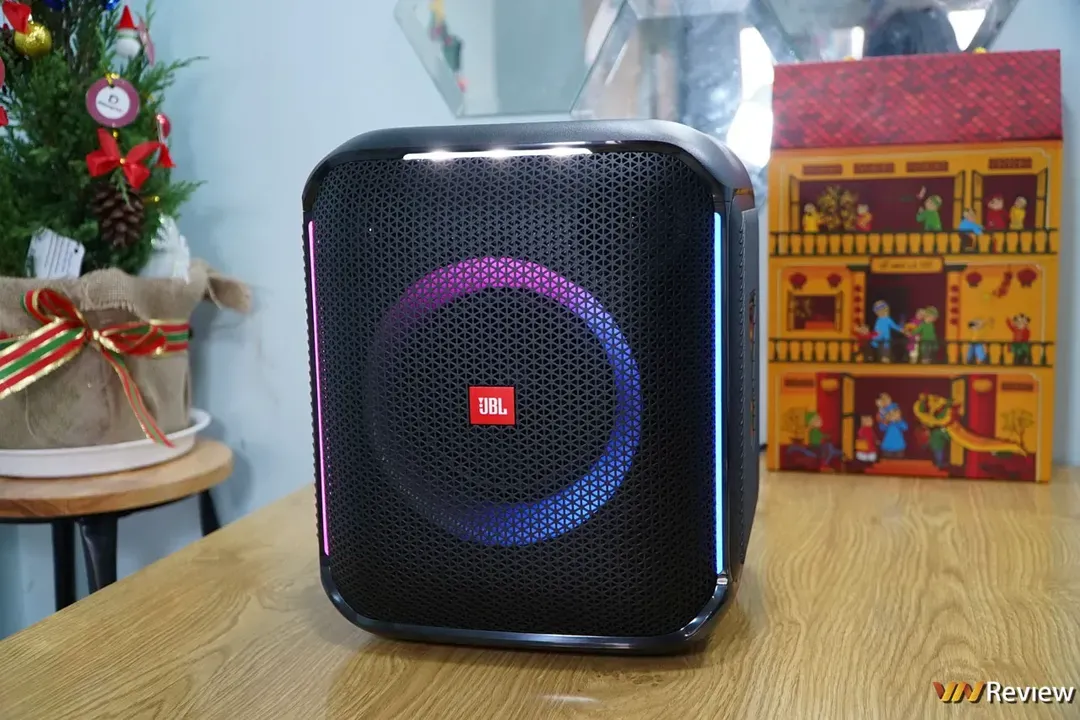 Đánh giá JBL PartyBox Encore: loa karaoke di động nhỏ gọn đủ món ăn chơi   Đánh giá JBL PartyBox Encore: loa karaoke di động nhỏ gọn đủ món ăn chơi