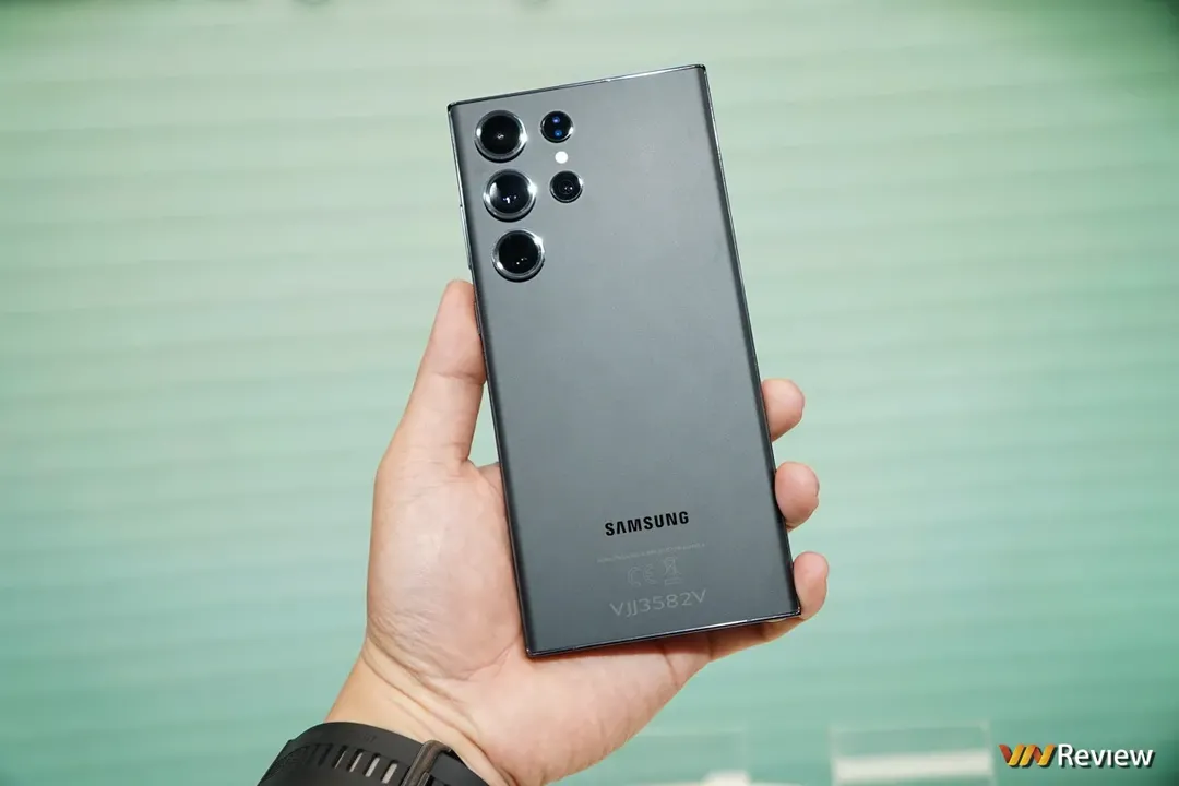Trải nghiệm Galaxy S23 Ultra: tiếp tục chiến lược hợp nhất Note và S, camera 200MP hứa hẹn tạo cuộc đua mới trong giới smartphone   Trải nghiệm Galaxy S23 Ultra: tiếp tục chiến lược hợp nhất Note và S, camera 200MP hứa hẹn tạo cuộc đua mới trong giới smartphone