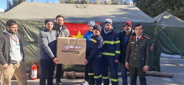 Chạy đua với thời gian để cứu nạn nhân động đất Chạy đua với thời gian để cứu nạn nhân động đất