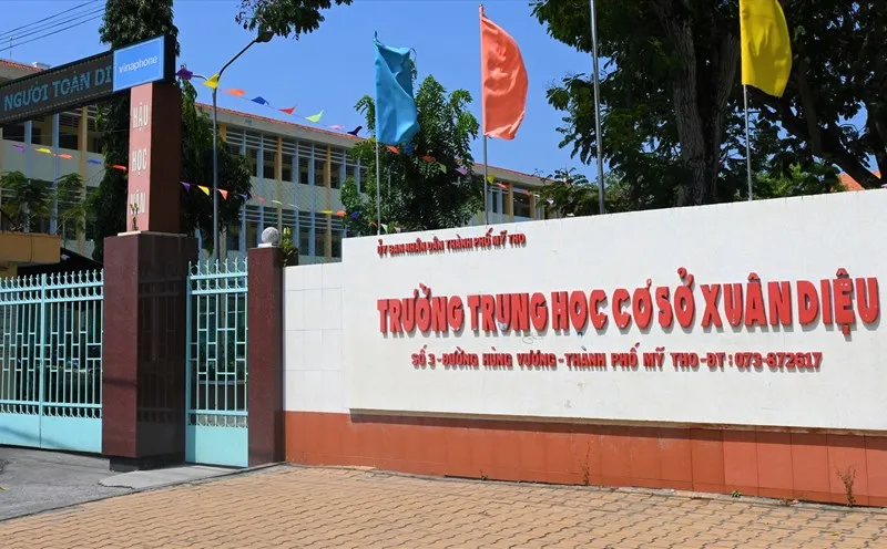 Diễn biến mới nhất vụ thầy giáo nhắn tin gạ tình” nữ sinh lớp 8, quay xe ngay còn kịp! Diễn biến mới nhất vụ thầy giáo nhắn tin gạ tình” nữ sinh lớp 8, quay xe ngay còn kịp!