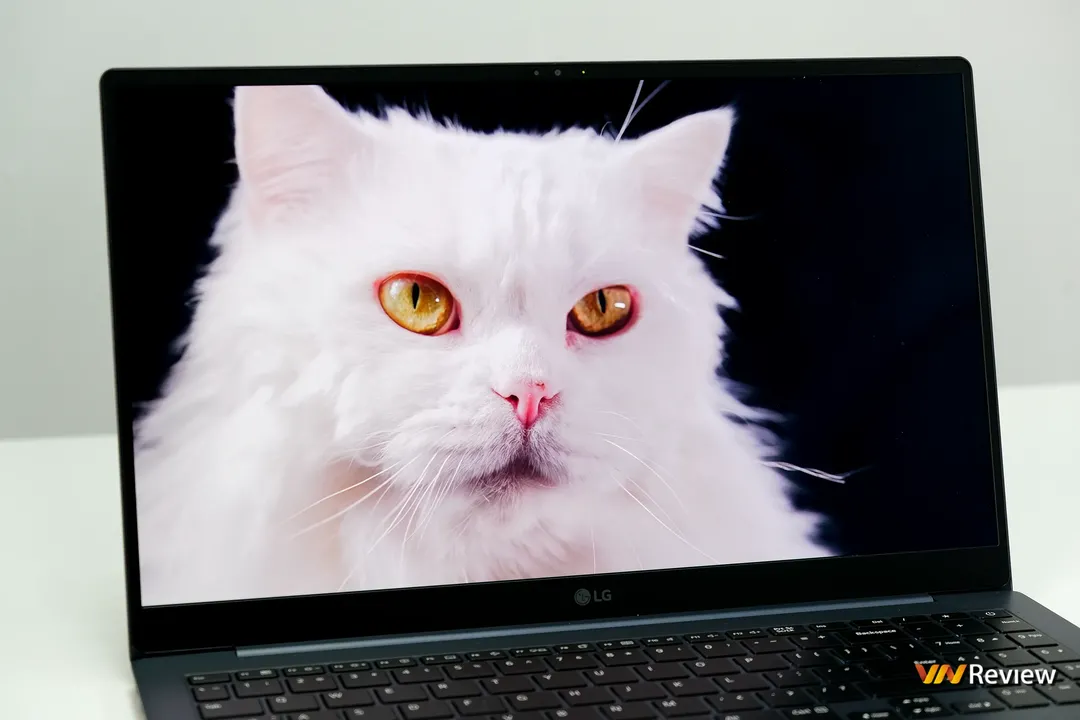 Đánh giá LG gram SuperSlim: nâng tầm cuộc chơi ultrabook siêu mỏng nhẹ Đánh giá LG gram SuperSlim: nâng tầm cuộc chơi ultrabook siêu mỏng nhẹ