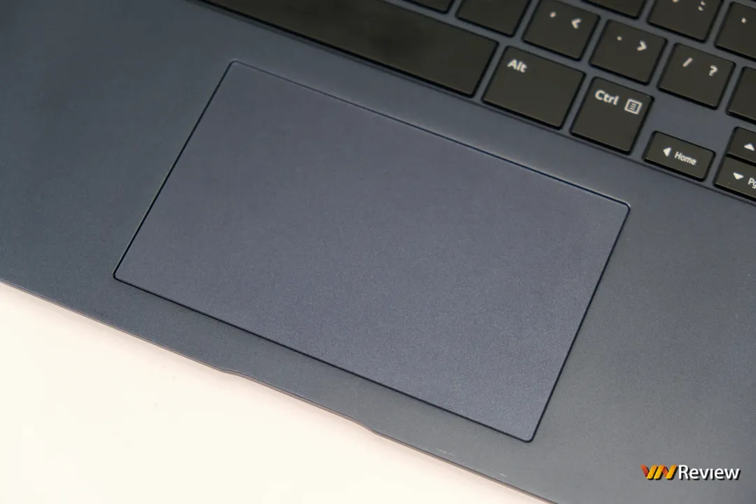 Đánh giá LG gram SuperSlim: nâng tầm cuộc chơi ultrabook siêu mỏng nhẹ Đánh giá LG gram SuperSlim: nâng tầm cuộc chơi ultrabook siêu mỏng nhẹ