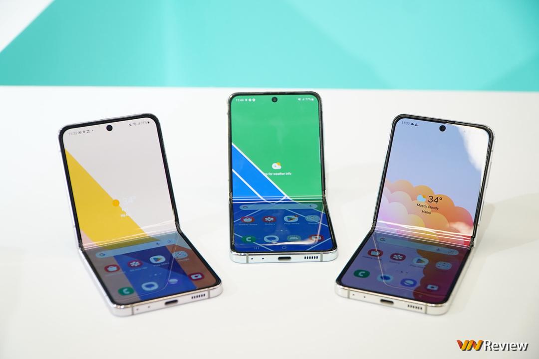 Trên tay Samsung Galaxy Z Flip 5: lột xác với màn hình ngoài “siêu to khổng lồ”, gập khít hơn, mỏng gọn, mạnh mẽ hơn Trên tay Samsung Galaxy Z Flip 5: lột xác với màn hình ngoài “siêu to khổng lồ”, gập khít hơn, mỏng gọn, mạnh mẽ hơn