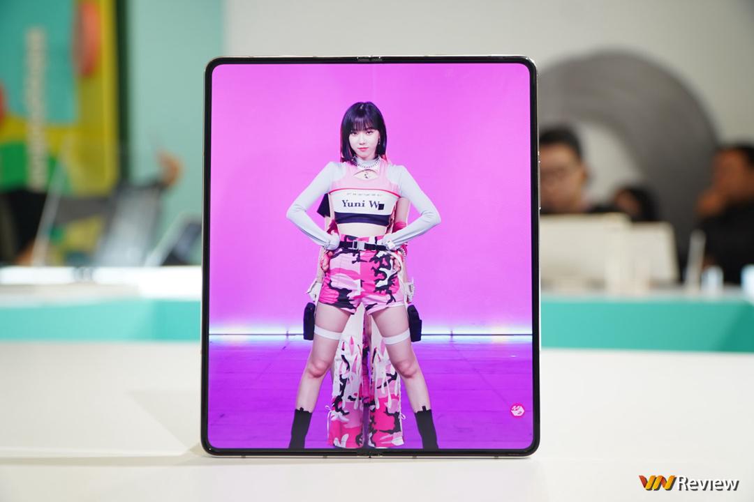 Trên tay Galaxy Z Fold 5: “bình” khít hơn và rượu cũng thơm hơn Trên tay Galaxy Z Fold 5: “bình” khít hơn và rượu cũng thơm hơn