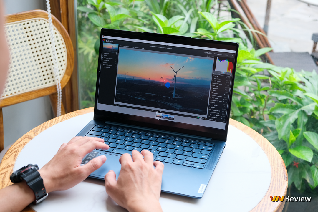 Đánh giá Lenovo Yoga Pro 7i 14” Gen 8 (2023): Giấc mơ của dân sáng tạo nội dung thành hiện thực Đánh giá Lenovo Yoga Pro 7i 14” Gen 8 (2023): Giấc mơ của dân sáng tạo nội dung thành hiện thực