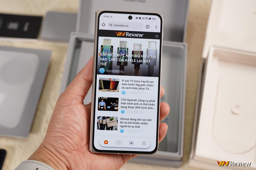 Mở hộp Oppo Find N3 và Find N3 Flip vừa ra mắt tại Việt Nam: khi Oppo “tuyên chiến” với Samsung Mở hộp Oppo Find N3 và Find N3 Flip vừa ra mắt tại Việt Nam: khi Oppo “tuyên chiến” với Samsung