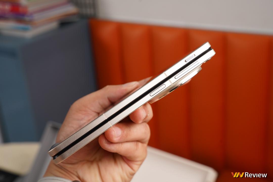 Mở hộp Oppo Find N3 và Find N3 Flip vừa ra mắt tại Việt Nam: khi Oppo “tuyên chiến” với Samsung Mở hộp Oppo Find N3 và Find N3 Flip vừa ra mắt tại Việt Nam: khi Oppo “tuyên chiến” với Samsung