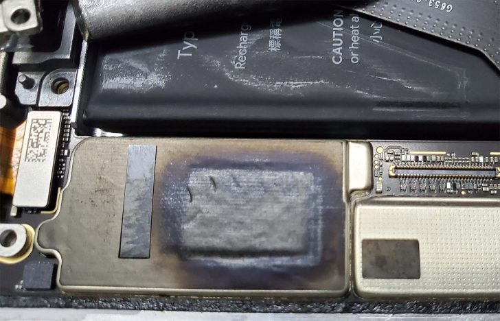 Chip Tensor của Google Pixel bị nghi quá nhiệt, có cả ảnh chụp vết “cháy sém” ở bên trong máy Chip Tensor của Google Pixel bị nghi quá nhiệt, có cả ảnh chụp vết “cháy sém” ở bên trong máy